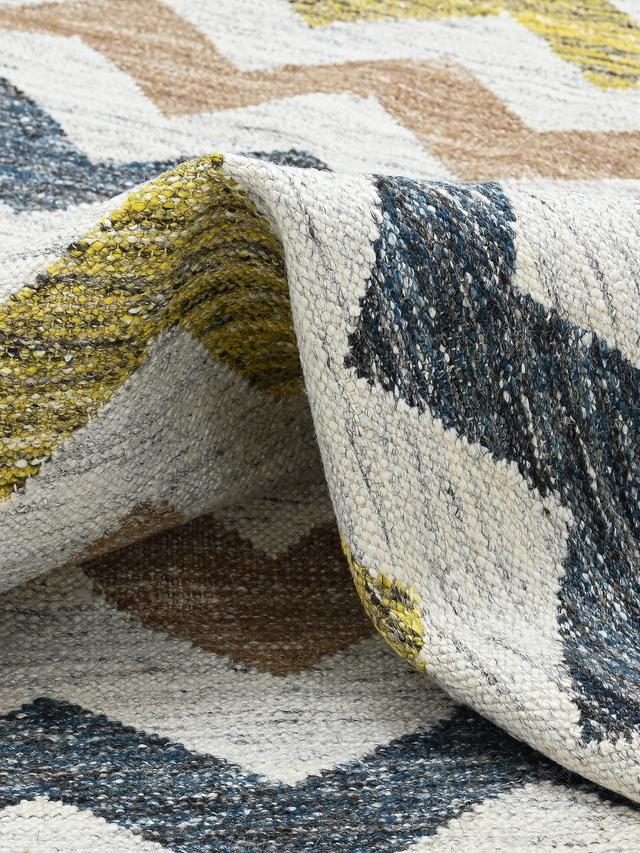 Solvi Hand-woven Wool Rug