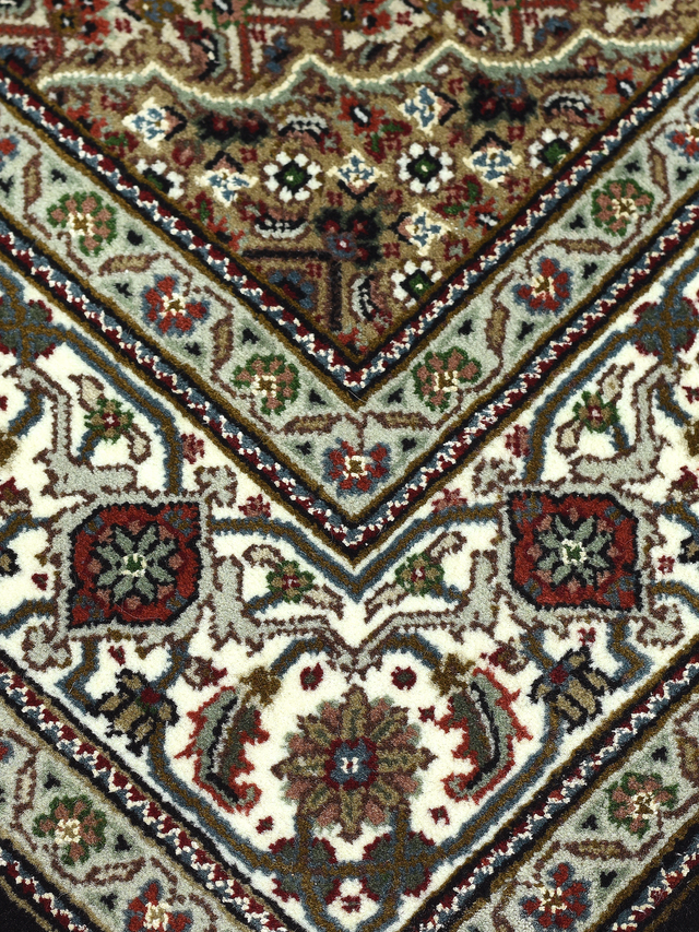 Soraya Hand-knotted Wool Rug