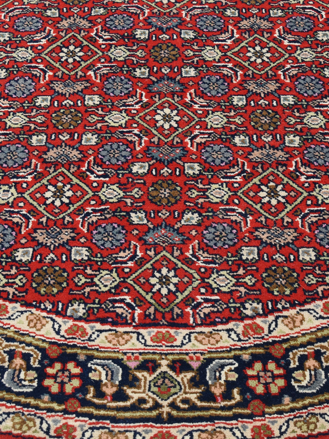 Vaari Round Hand-knotted Wool Rug