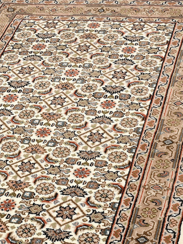 Zaya Hand-knotted Wool Rug