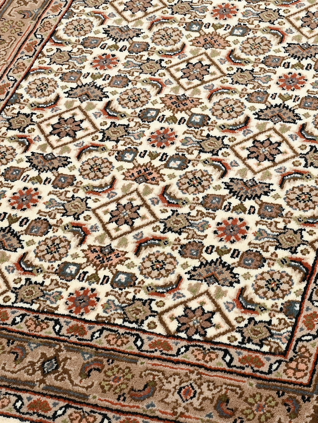 Zaya Hand-knotted Wool Rug