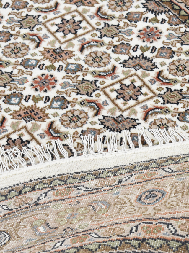 Zaya Round Hand-knotted Wool Rug