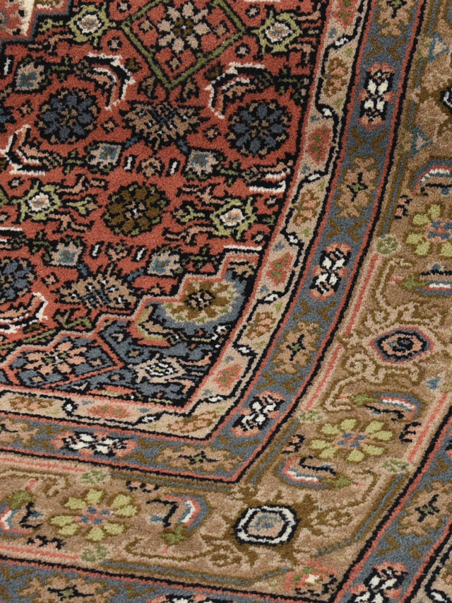 Avelino Hand-knotted Wool Rug