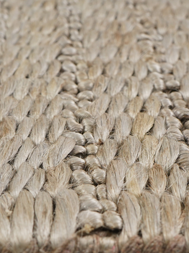 Aamil Hand-woven Jute Rug