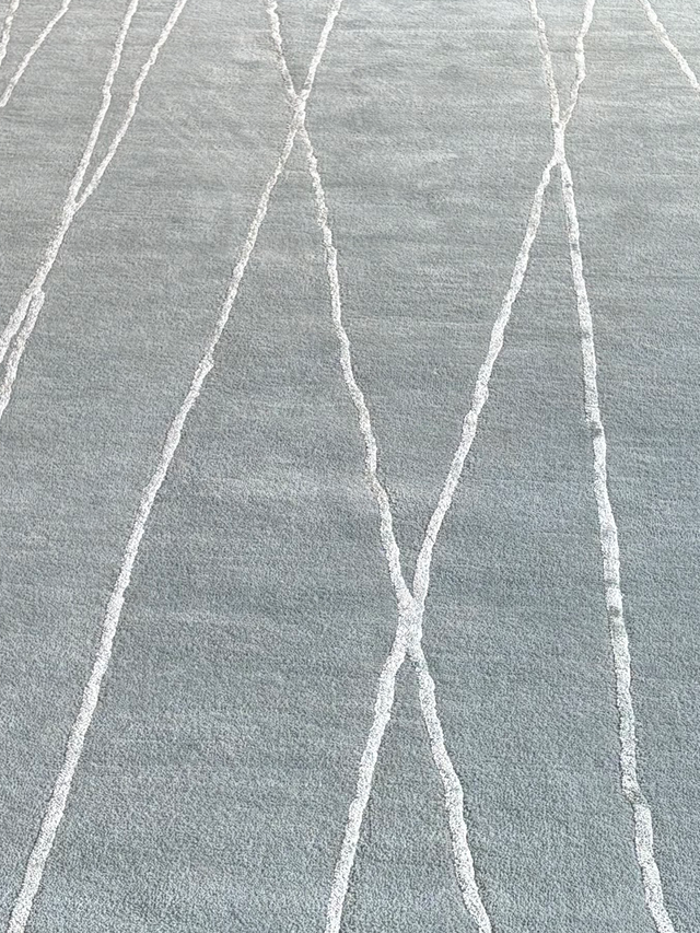 Vayen Hand-tufted Wool & Tencel Rug