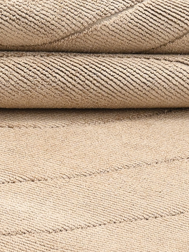 Siyana Hand-woven Organic Rug