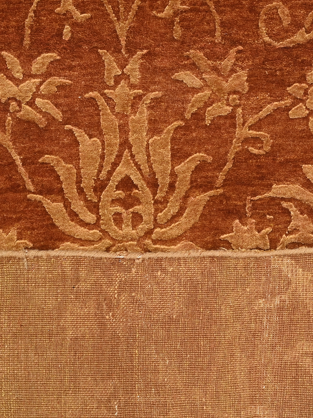 Rustic Aura Hand-knotted Wool & Silk Rug