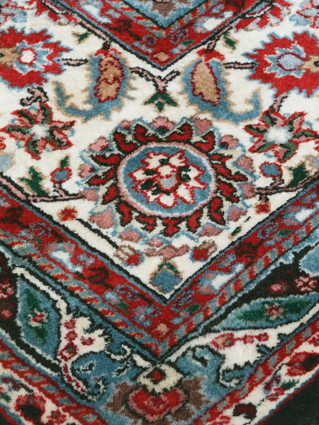 Rhianne Hand-knotted Wool Rug