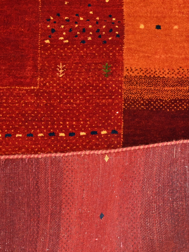Kezan Hand-Knotted Wool Rug – Red