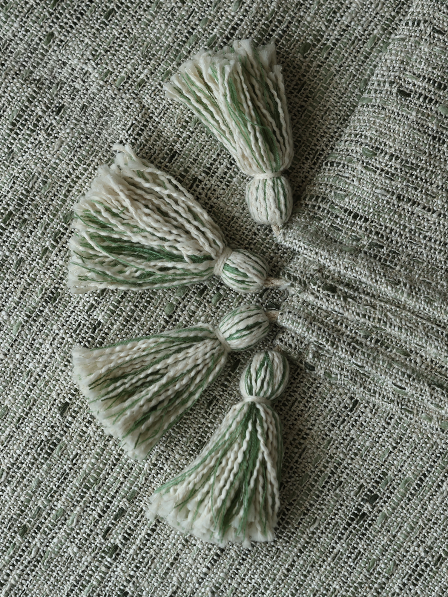 Elisha Minimal Throw