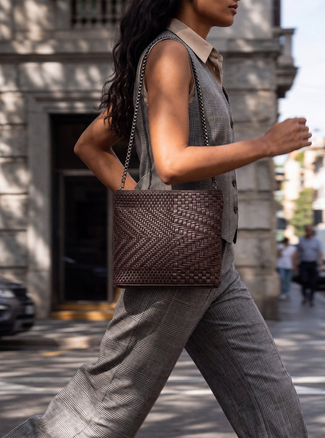 Baker Woven Leather Pochette - Walnut