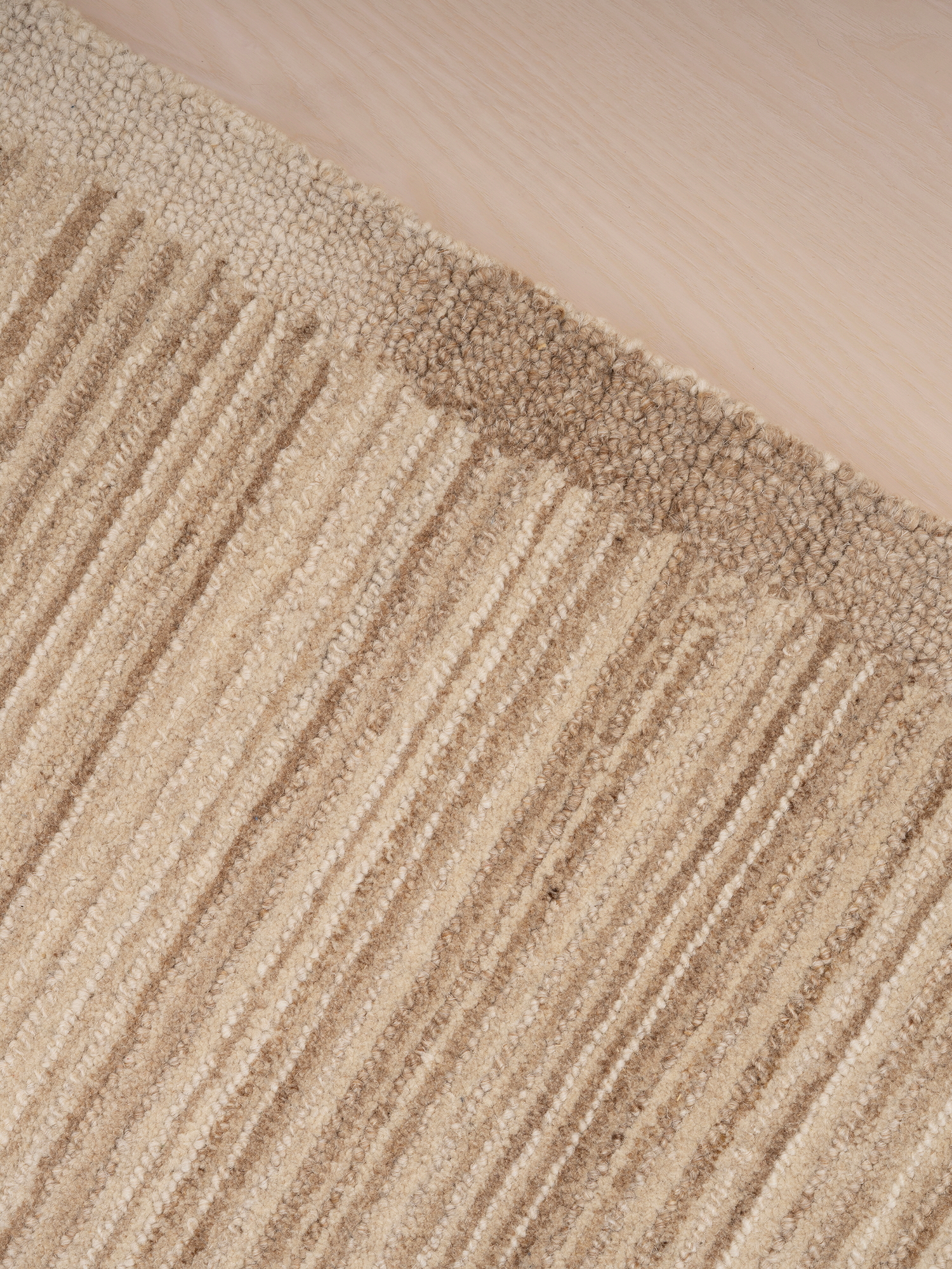 Ailany Hand-tufted Wool Rug