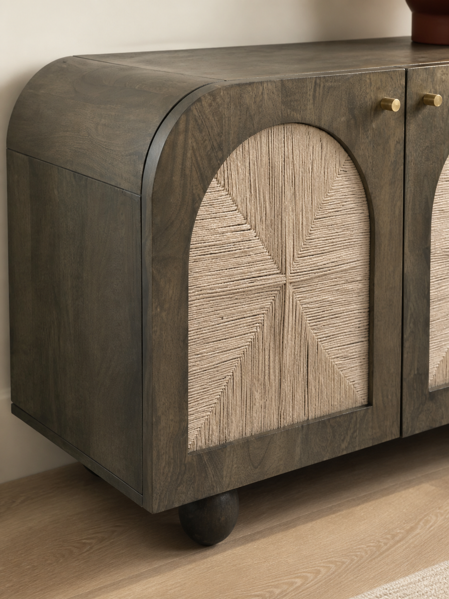 Rounded Legs, Gently Curved Frame