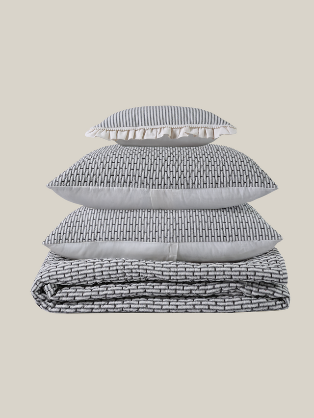 Juan Bedspread Set
