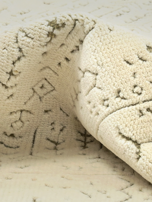 Saavi Hand-knotted Wool Persian Rug - Off-White