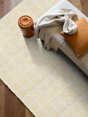 Zahaan Hand-woven Wool Geometric Rug - Cream