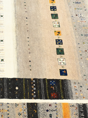 Amaya Heritage Hand-knotted Wool Rug - Multi