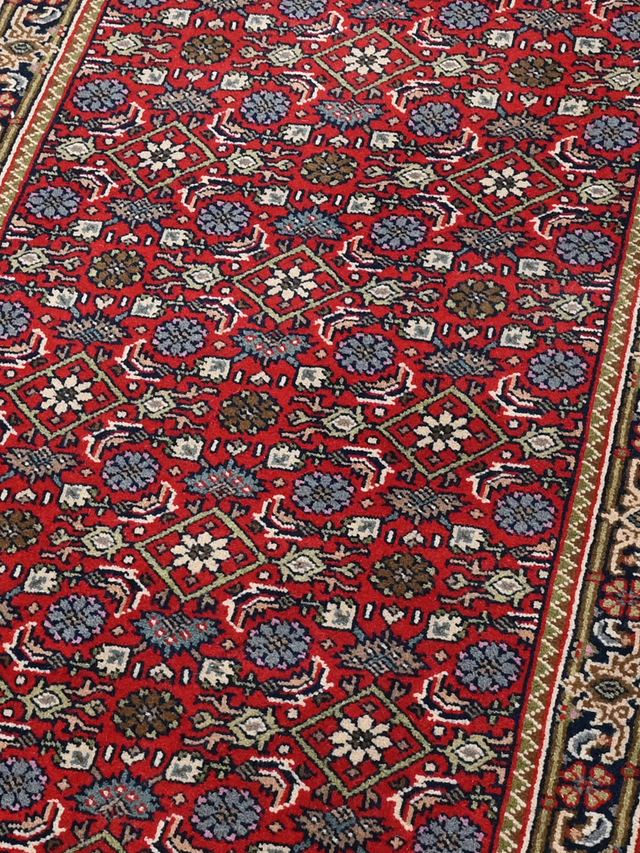 Vaari Hand-knotted Wool Rug