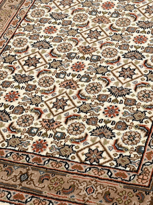 Zaya Hand-knotted Wool Persian Rug - Beige