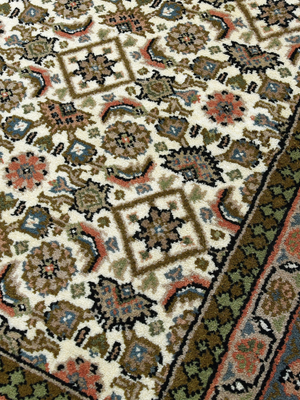 Zaya Hand-knotted Wool Persian Rug - Beige