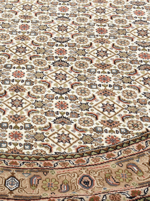 Zaya Round Hand-knotted Wool Persian Rug - Beige