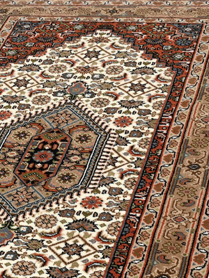 Avelino Hand-knotted Wool Persian Rug - Multi