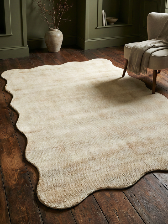 Nayra Hand-woven Scalloped Rug