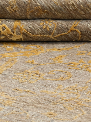 Aprezo Hand-knotted Wool & Silk Persian Rug - Beige