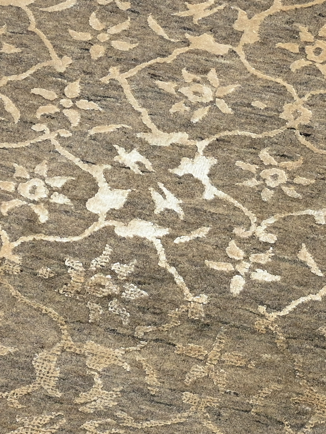 Mode Hand-knotted Wool & Silk Rug