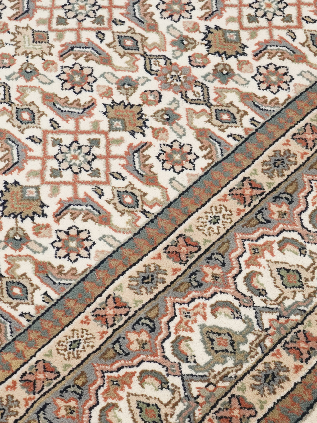 Aillie Hand-knotted Wool Rug