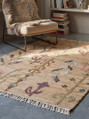 Sabina Hand-woven Jute Floral Rug - Brown