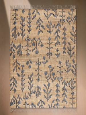 Olive Bliss Hand-woven Jute Floral Rug - Navy