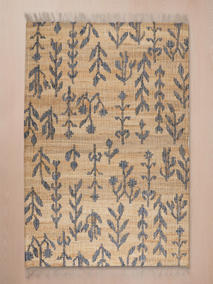 Olive Bliss Hand-woven Jute Floral Rug - Navy