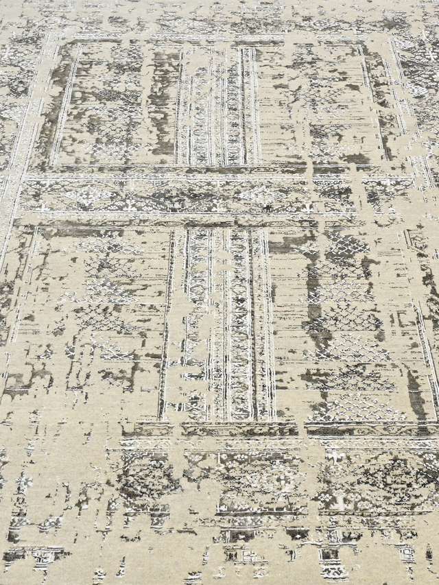 Vaari Wool & Bamboo Silk Hand-Knotted Rug