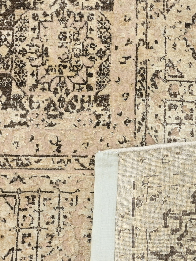 Vaan Wool & Bamboo Silk Hand-Knotted Rug