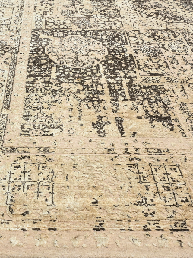 Vaan Wool & Bamboo Silk Hand-Knotted Rug