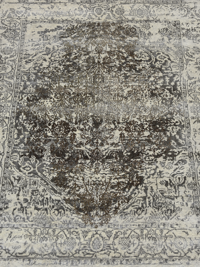 Auren Hand-knotted Wool & Bamboo Silk Rug