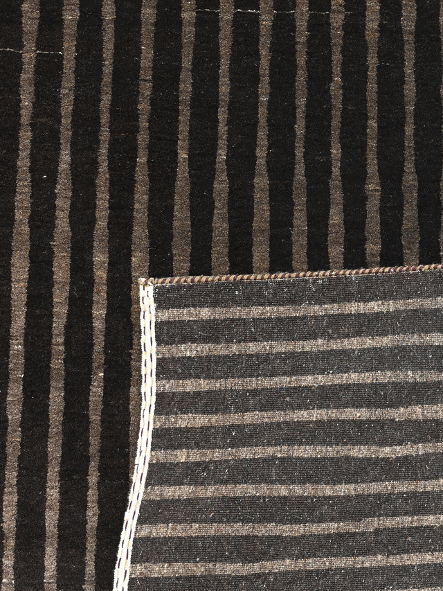 Darvan Hand-Knotted Wool Rug – Charcoal