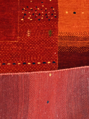Kezan Hand-Knotted Wool Rug – Red