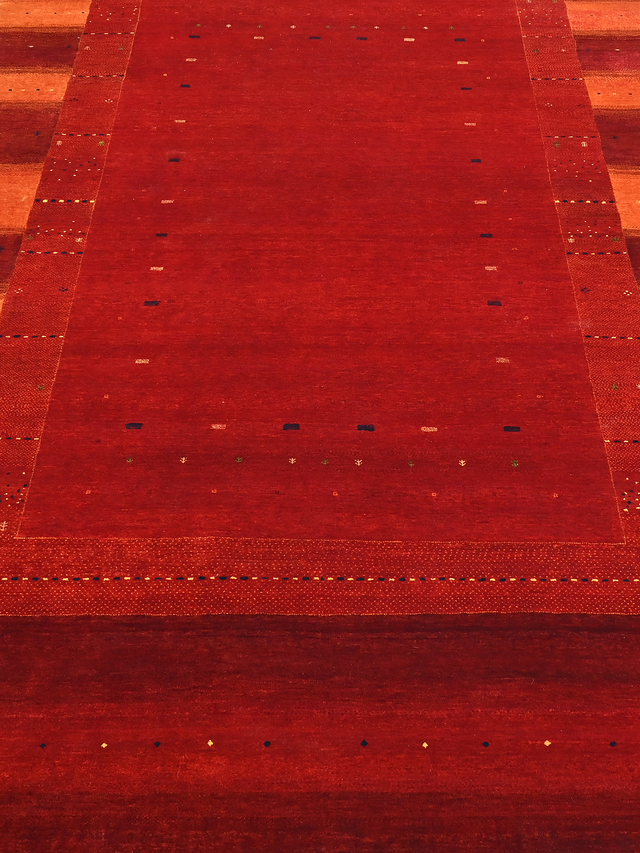 Kezan Hand-Knotted Wool Rug – Red