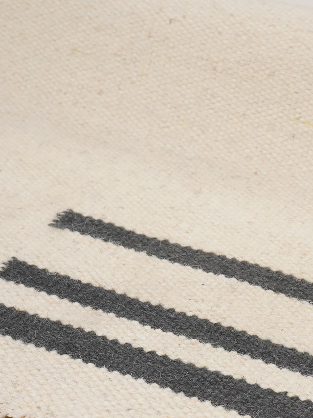 Carell Hand-Woven Wool Kilim Rug - Off White