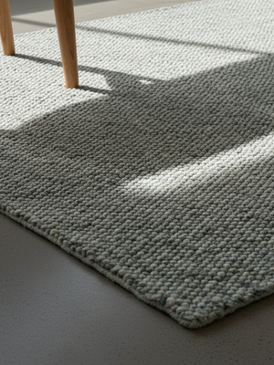 Zoya Hand-woven Wool Floral Rug - Grey