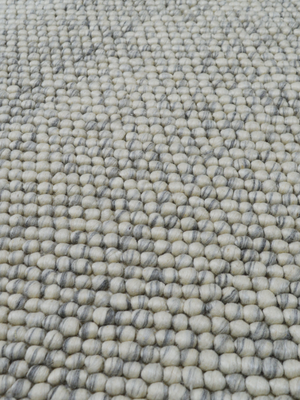Zoya Hand-woven Wool Floral Rug - Grey